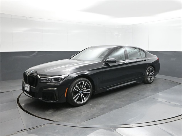 2022 BMW 7 Series 740's photo