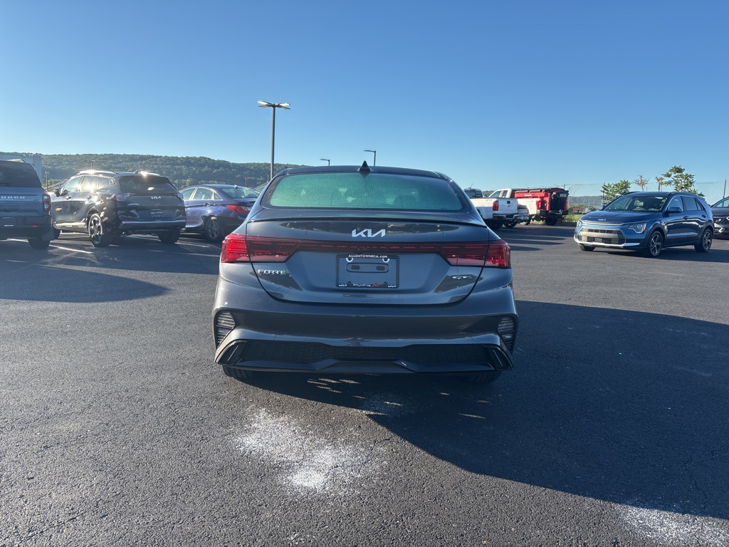 2024 Kia Forte GT-Line photo 3