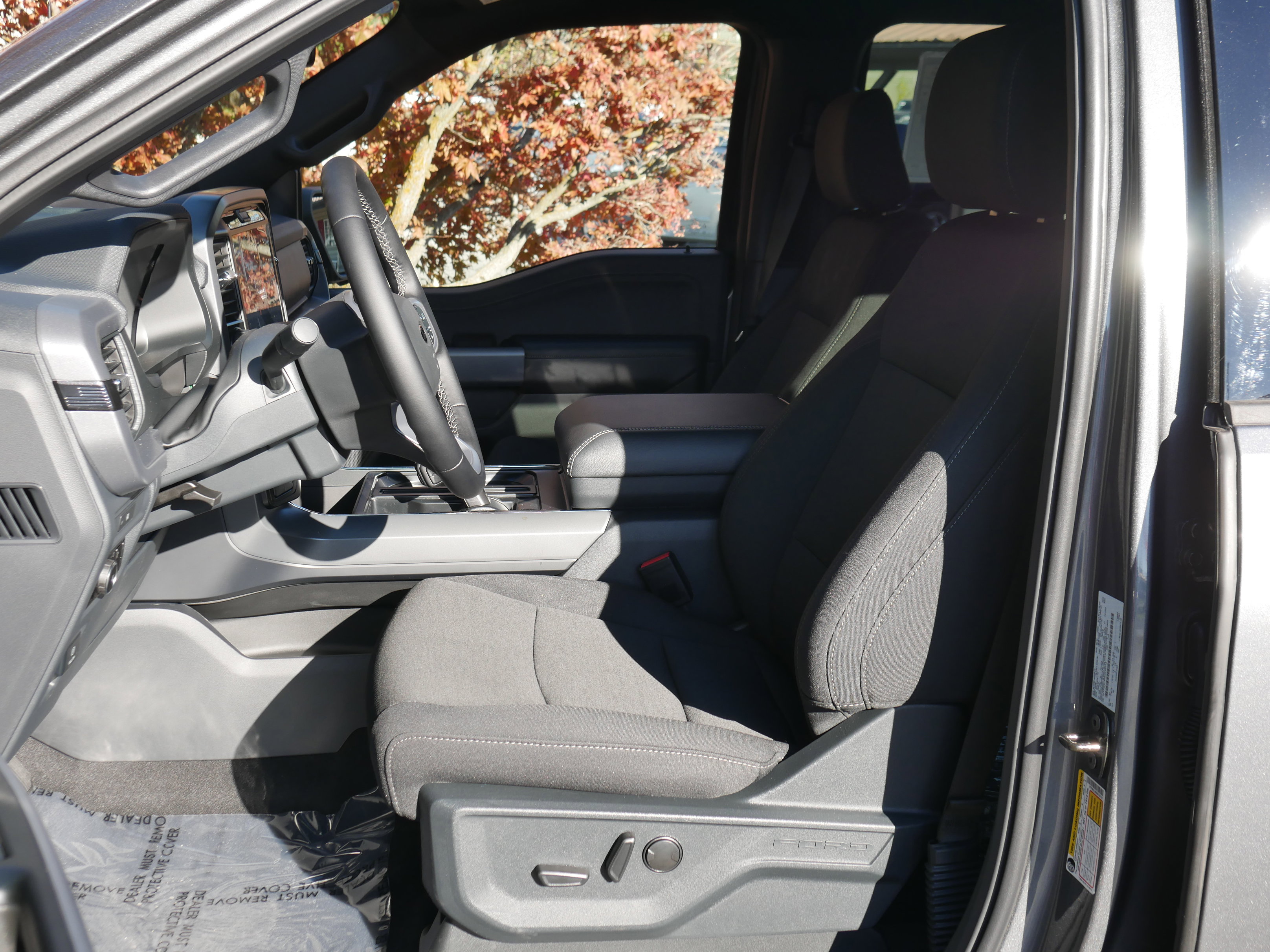 2025 Ford F-150 XLT photo 2