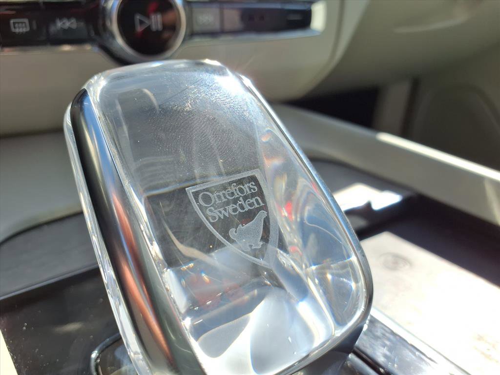 2022 Volvo XC60 Recharge Hybrid Inscription photo 7