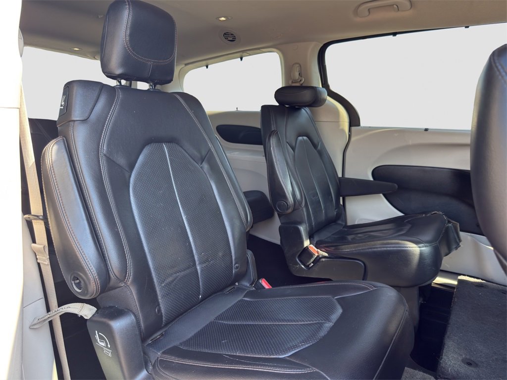 2019 Chrysler Pacifica Touring L photo 17