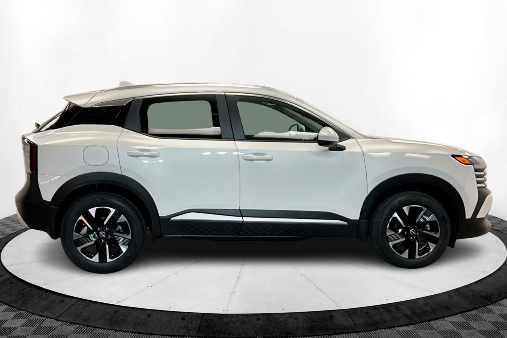 2025 Nissan Kicks SV photo 5