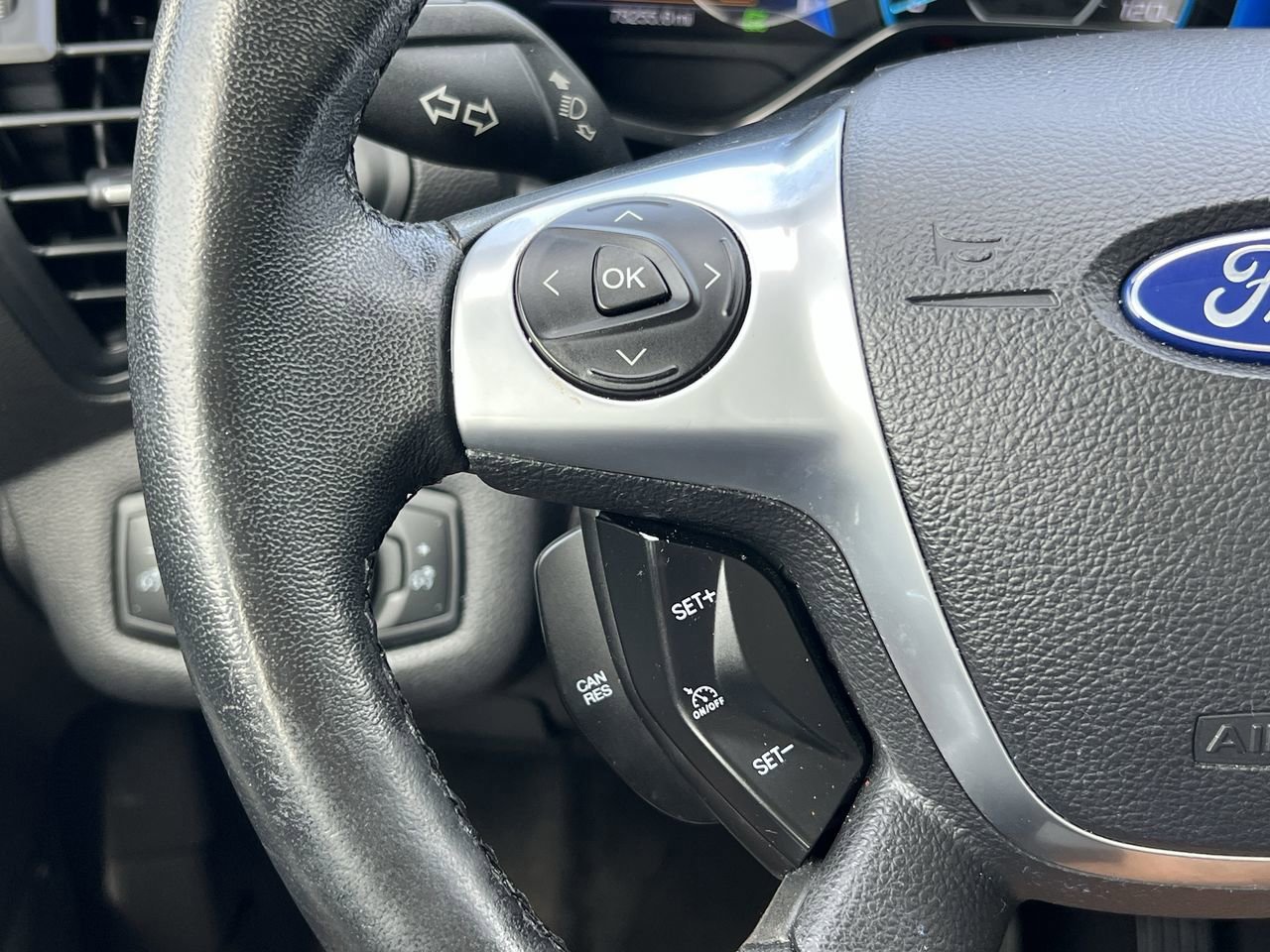 2017 Ford C-Max Hybrid SE photo 24