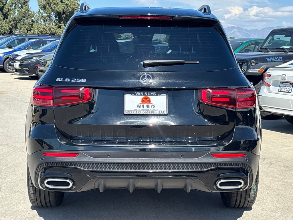 2024 Mercedes Benz GLB 250 photo 2