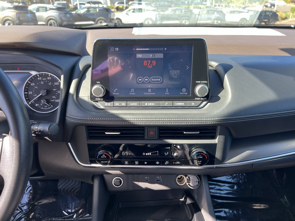 2023 Nissan Rogue SV photo 17
