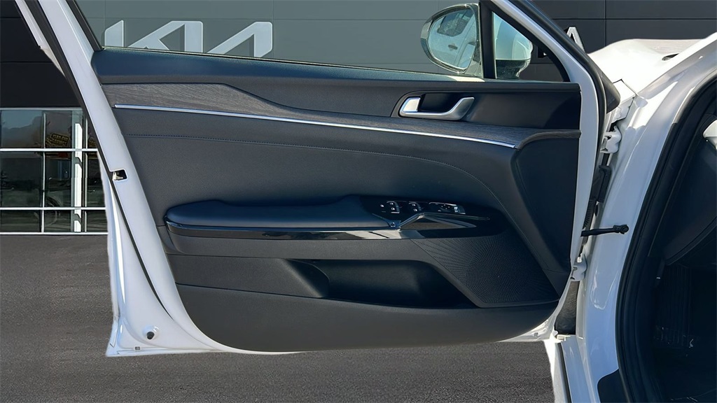 2024 Kia K5 EX photo 10