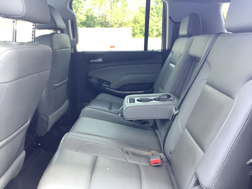 2019 Chevrolet Suburban LT photo 33