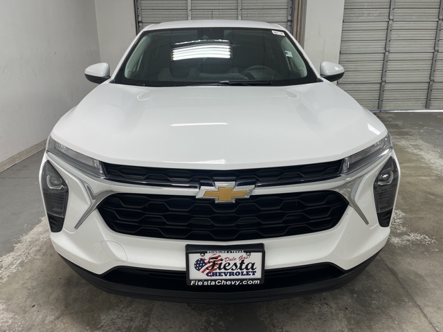 2025 Chevrolet Trax LS photo 5