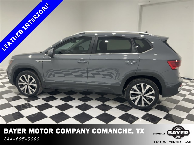 2024 Volkswagen Taos SE photo 2
