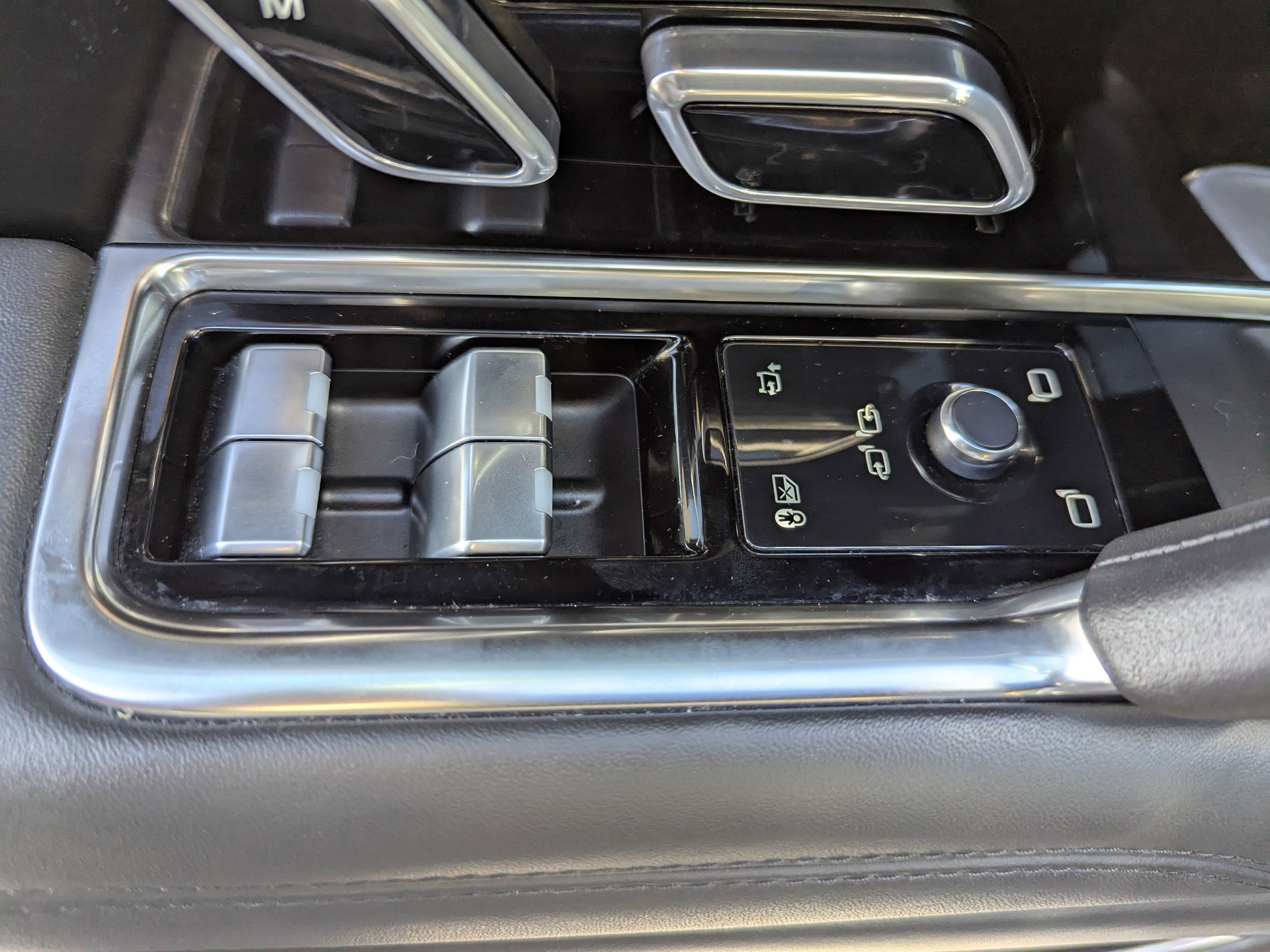 2023 Land Rover Range Rover SE photo 23