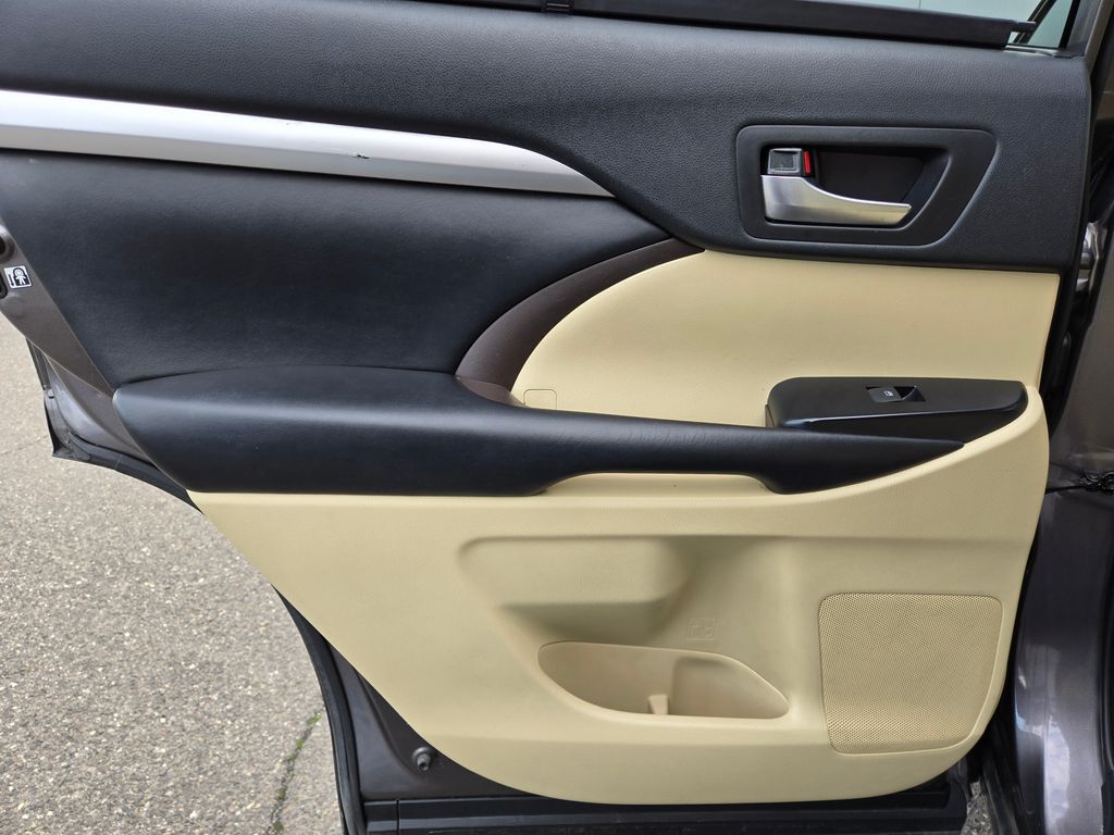 2019 Toyota Highlander XLE photo 10