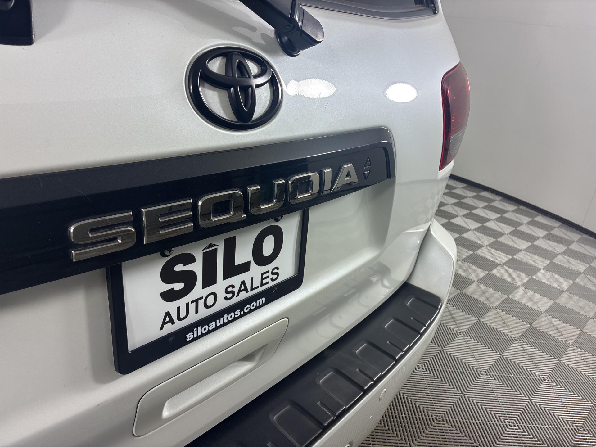2021 Toyota Sequoia photo 5