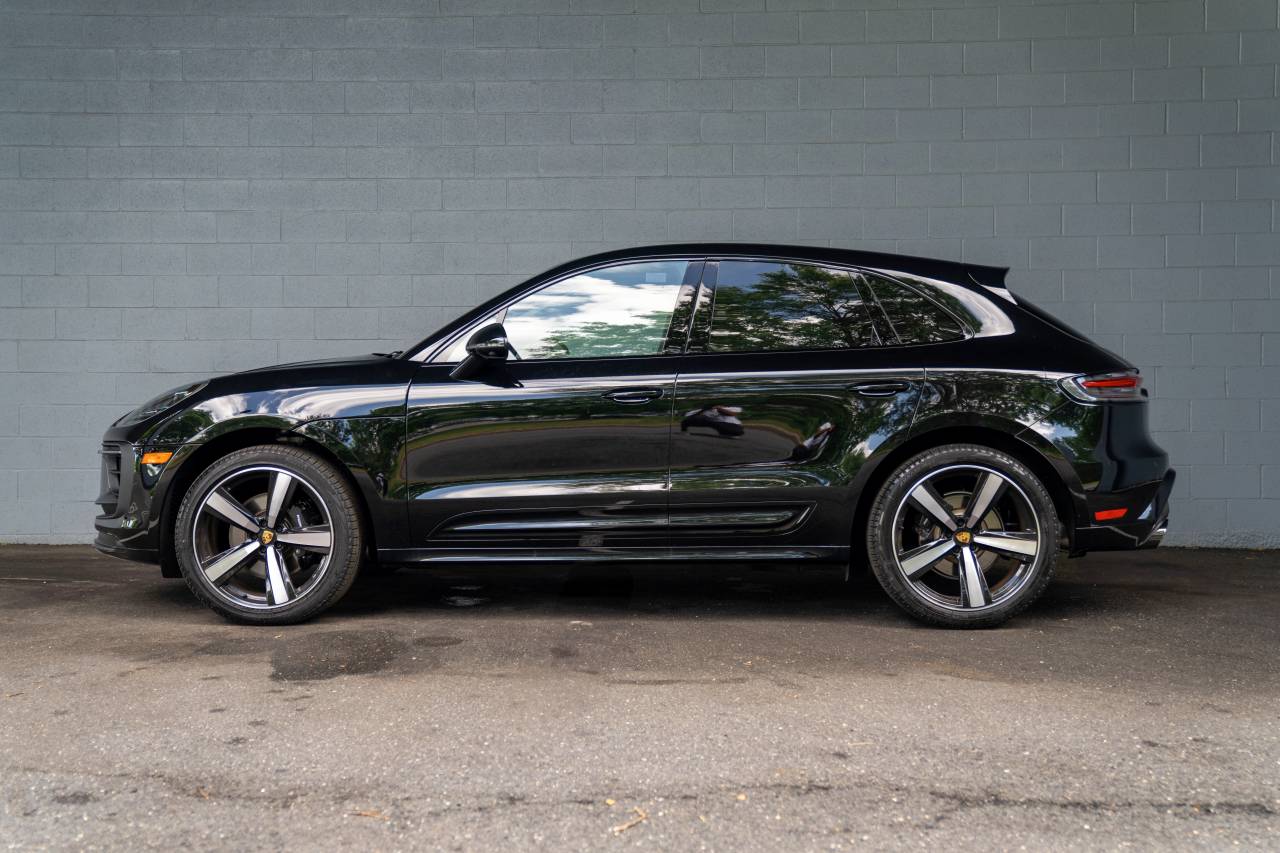 2025 Porsche Macan S photo 2