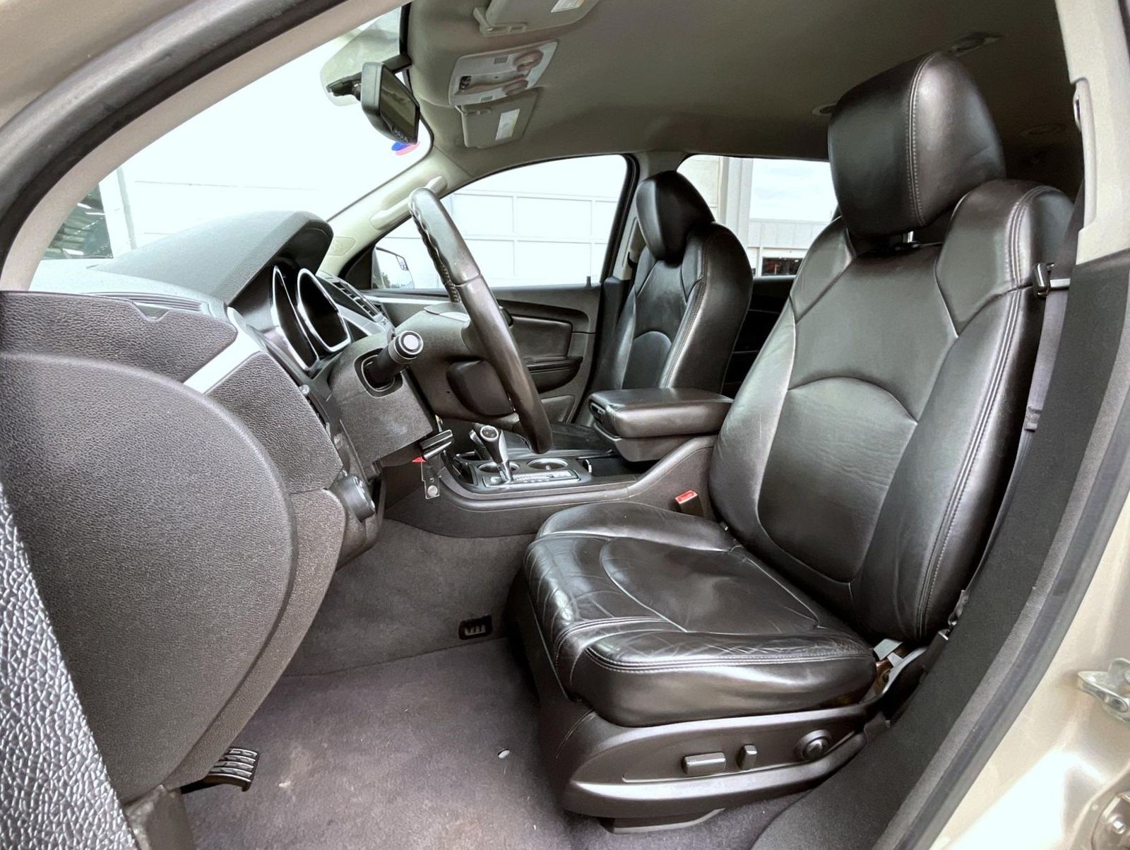 2011 Chevrolet Traverse 2LT photo 10