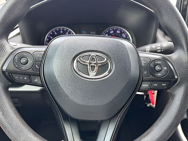 2020 Toyota RAV4 LE photo 11