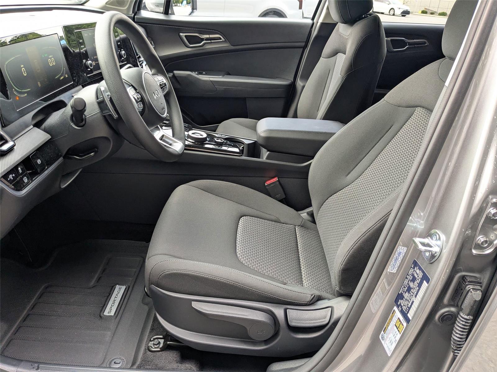 2025 Kia Sportage Hybrid LX photo 14
