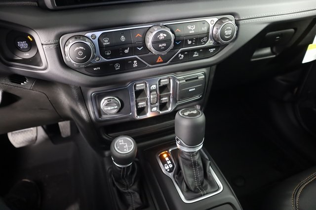 2025 Jeep Wrangler Sahara photo 12