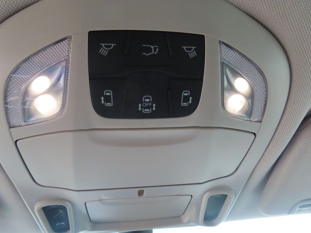 2023 Chrysler Pacifica Hybrid Limited photo 11