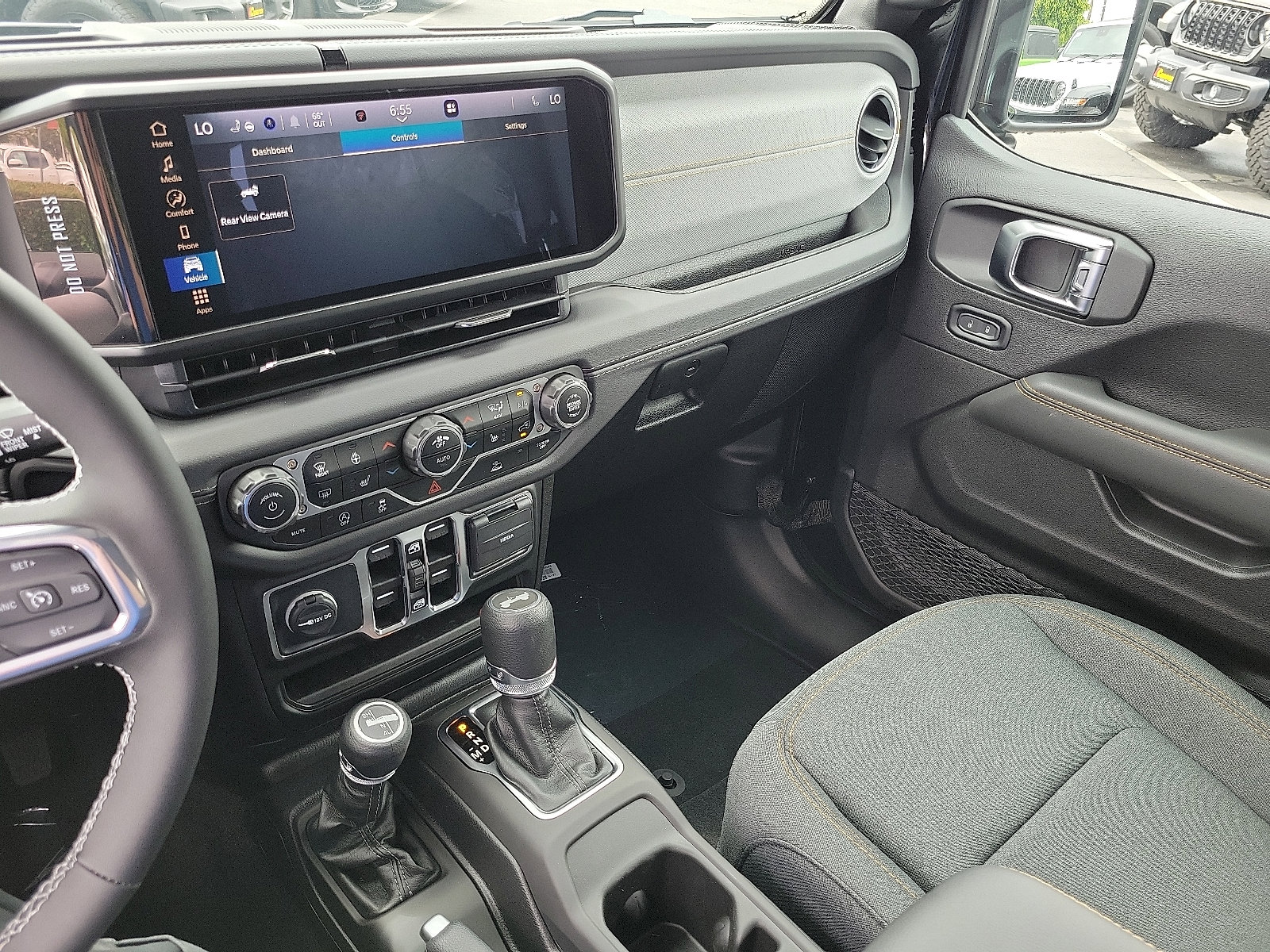 2025 Jeep Wrangler Sahara photo 11
