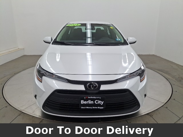 2025 Toyota Corolla LE photo 2
