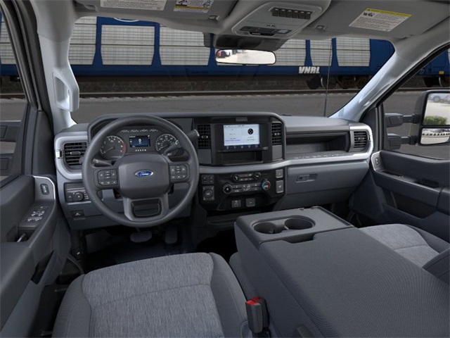 2025 Ford F-350 photo 9