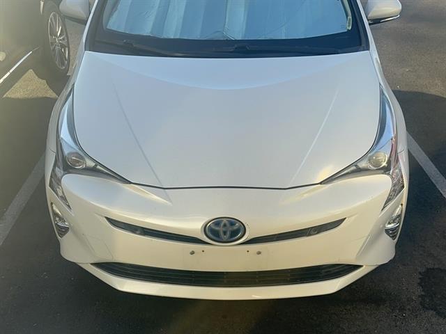 2017 Toyota Prius Four Touring photo 2