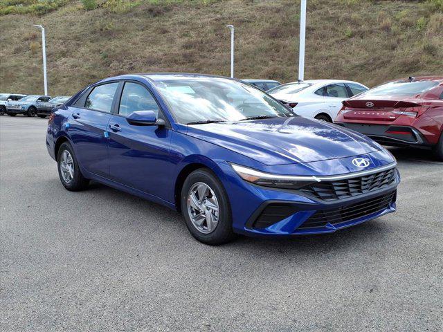 2025 Hyundai Elantra SE's photo