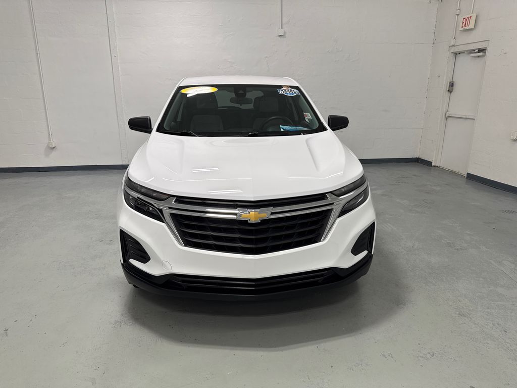2023 Chevrolet Equinox LS photo 2
