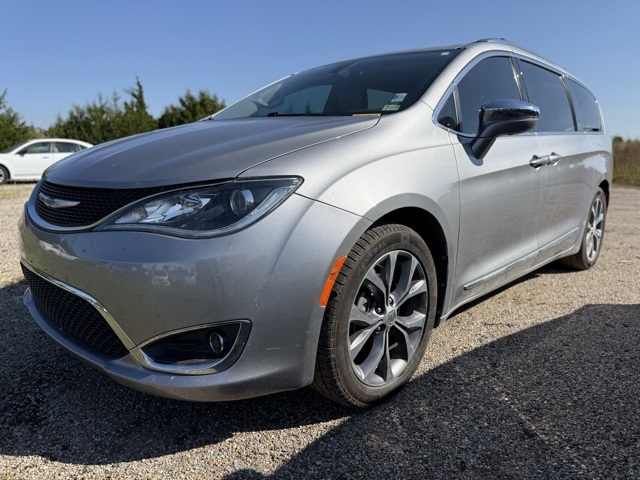 2018 Chrysler Pacifica Limited photo 2