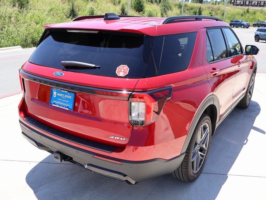 2025 Ford Explorer ST-Line photo 2