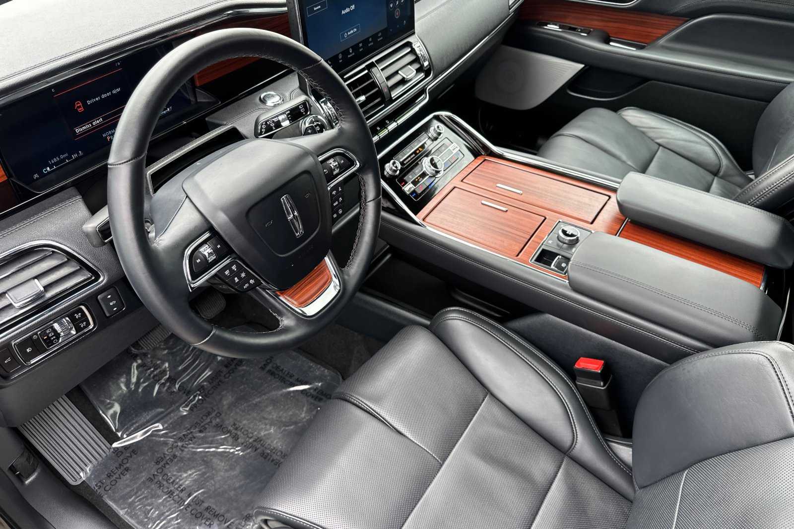 2024 Lincoln Navigator L Reserve photo 8