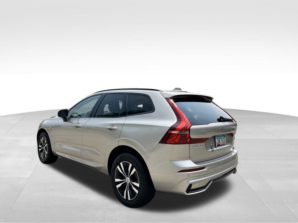 2025 Volvo XC60 B5 Core photo 6