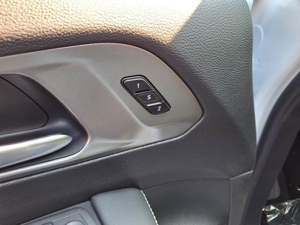2025 Chrysler Pacifica photo 9