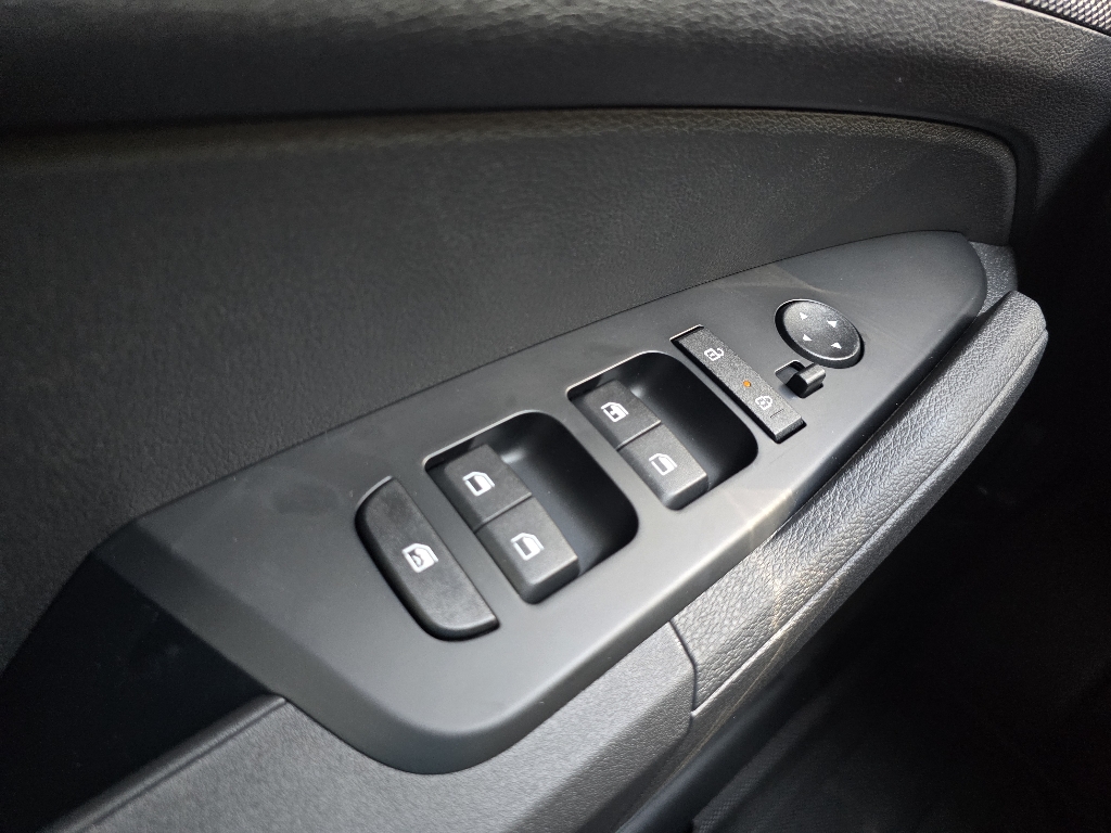 2025 Kia Sportage Hybrid LX photo 12