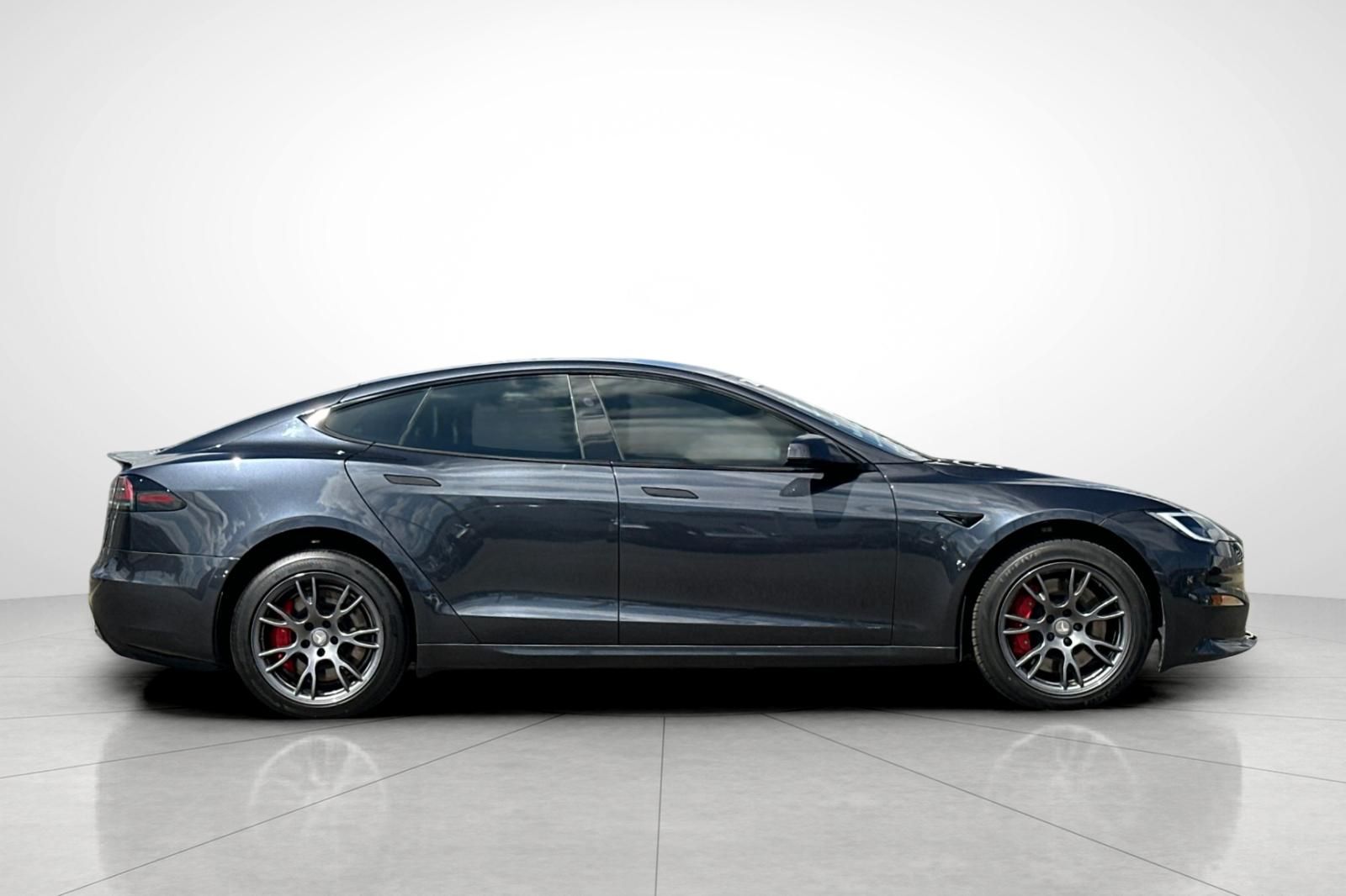 2024 Tesla Model S Plaid photo 26
