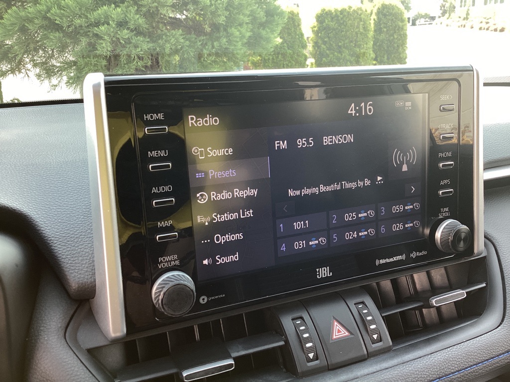 2020 Toyota RAV4 Hybrid XSE photo 13