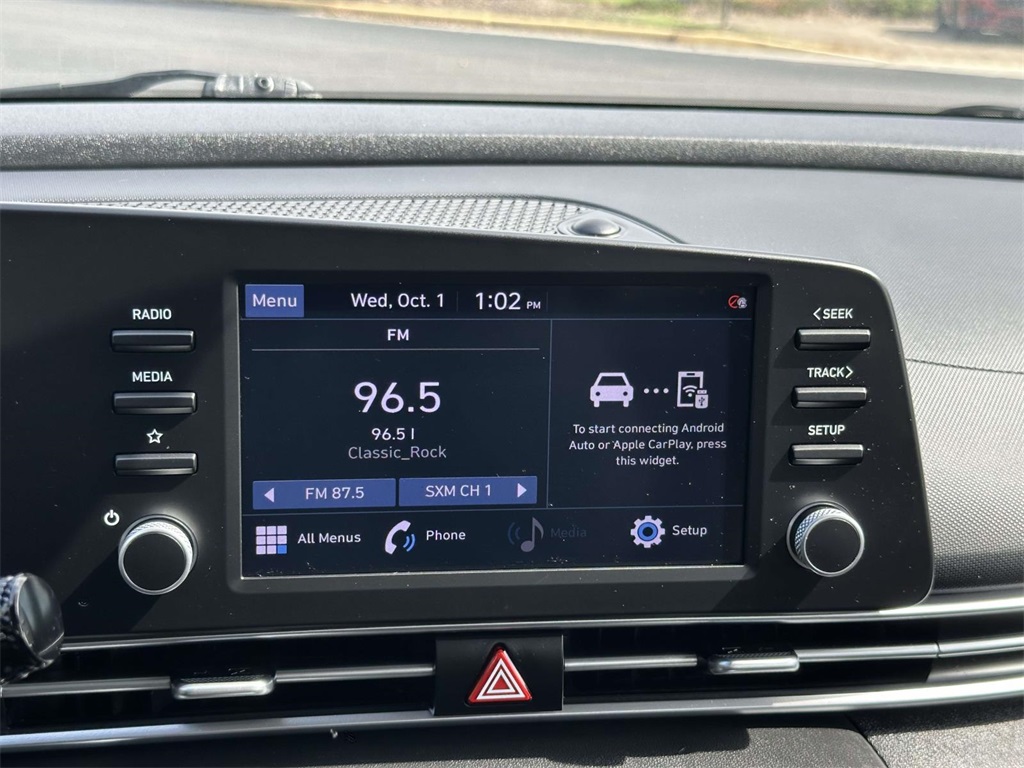 2022 Hyundai Elantra SEL photo 3