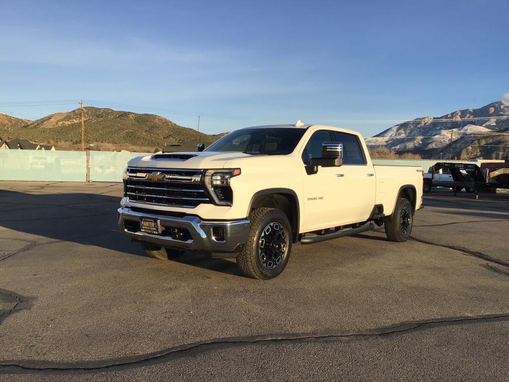 2025 Chevrolet Silverado 3500HD LTZ's photo