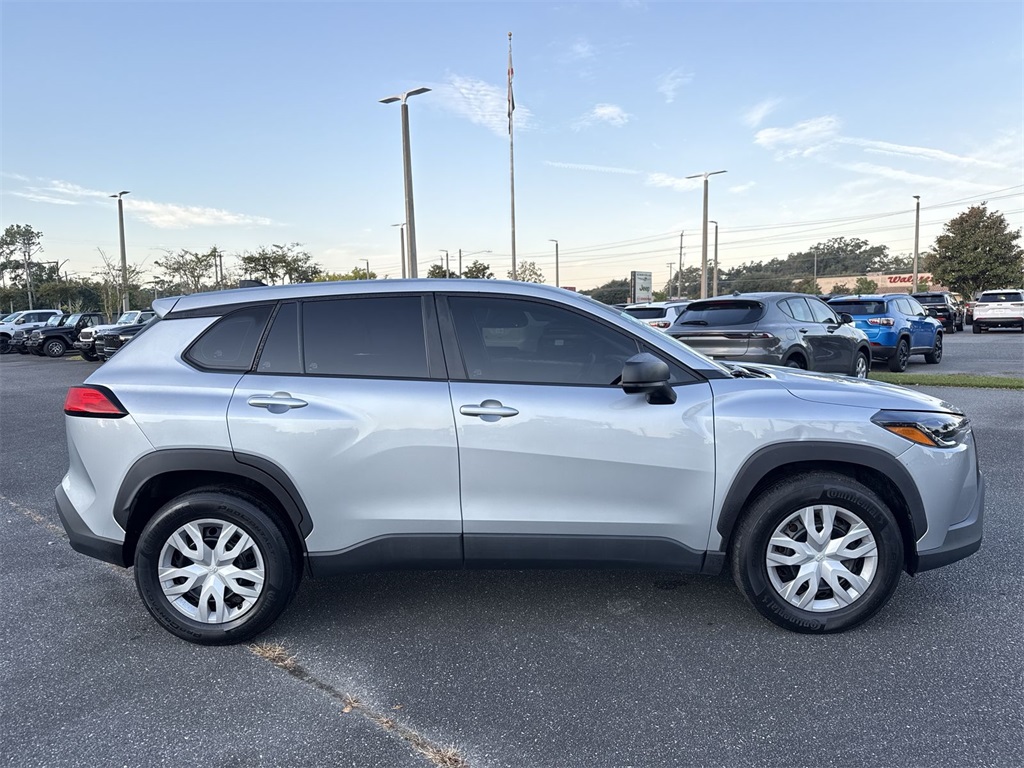 2023 Toyota Corolla Cross L photo 2