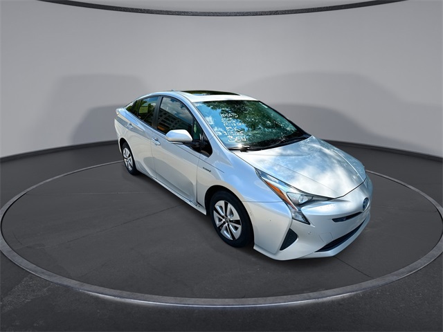 2018 Toyota Prius Four photo 2
