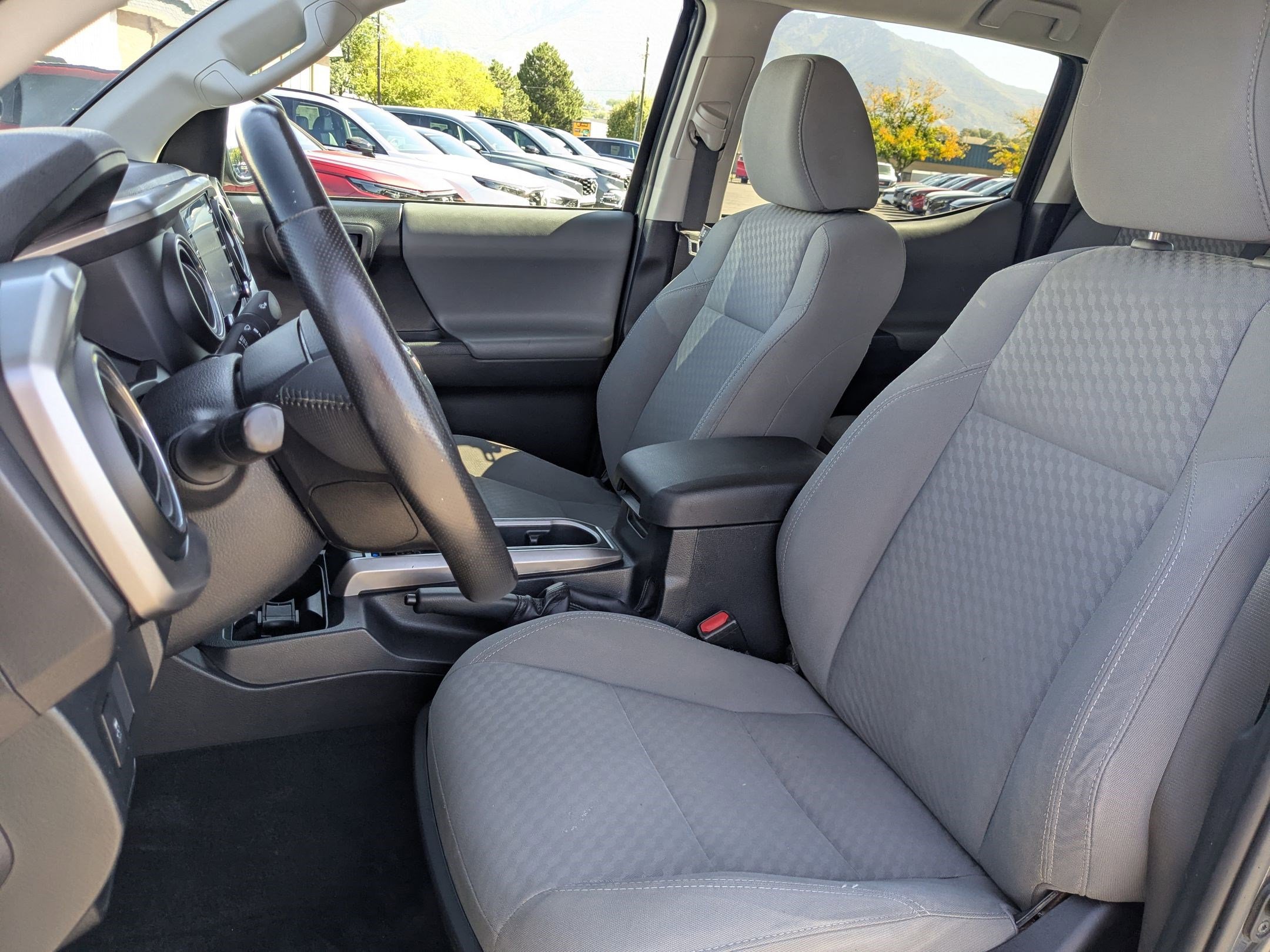 2020 Toyota Tacoma SR5 photo 23