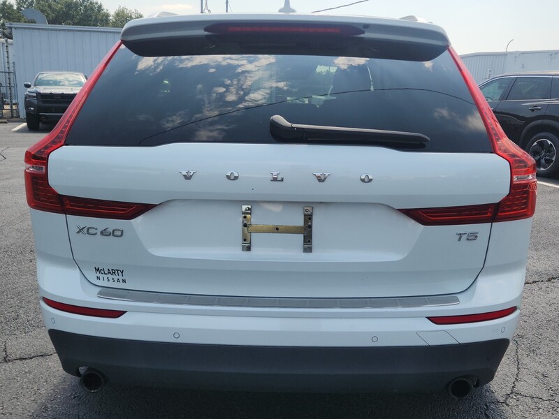 2019 Volvo XC60 T5 Momentum photo 4