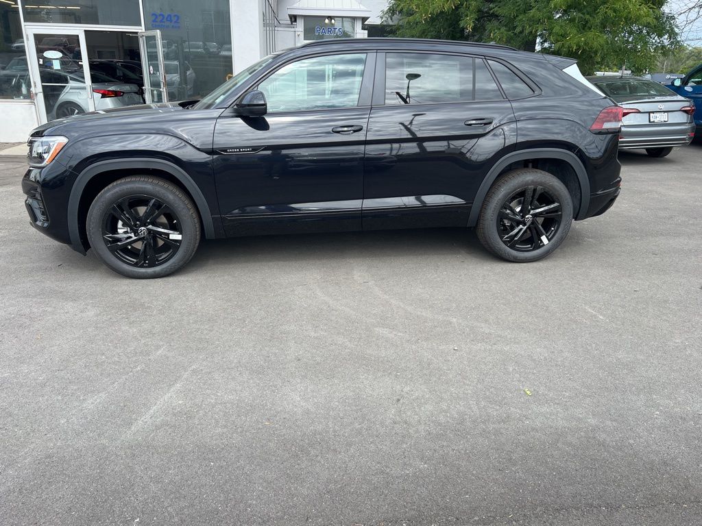 2026 Volkswagen Atlas Cross Sport SEL R-Line photo 13