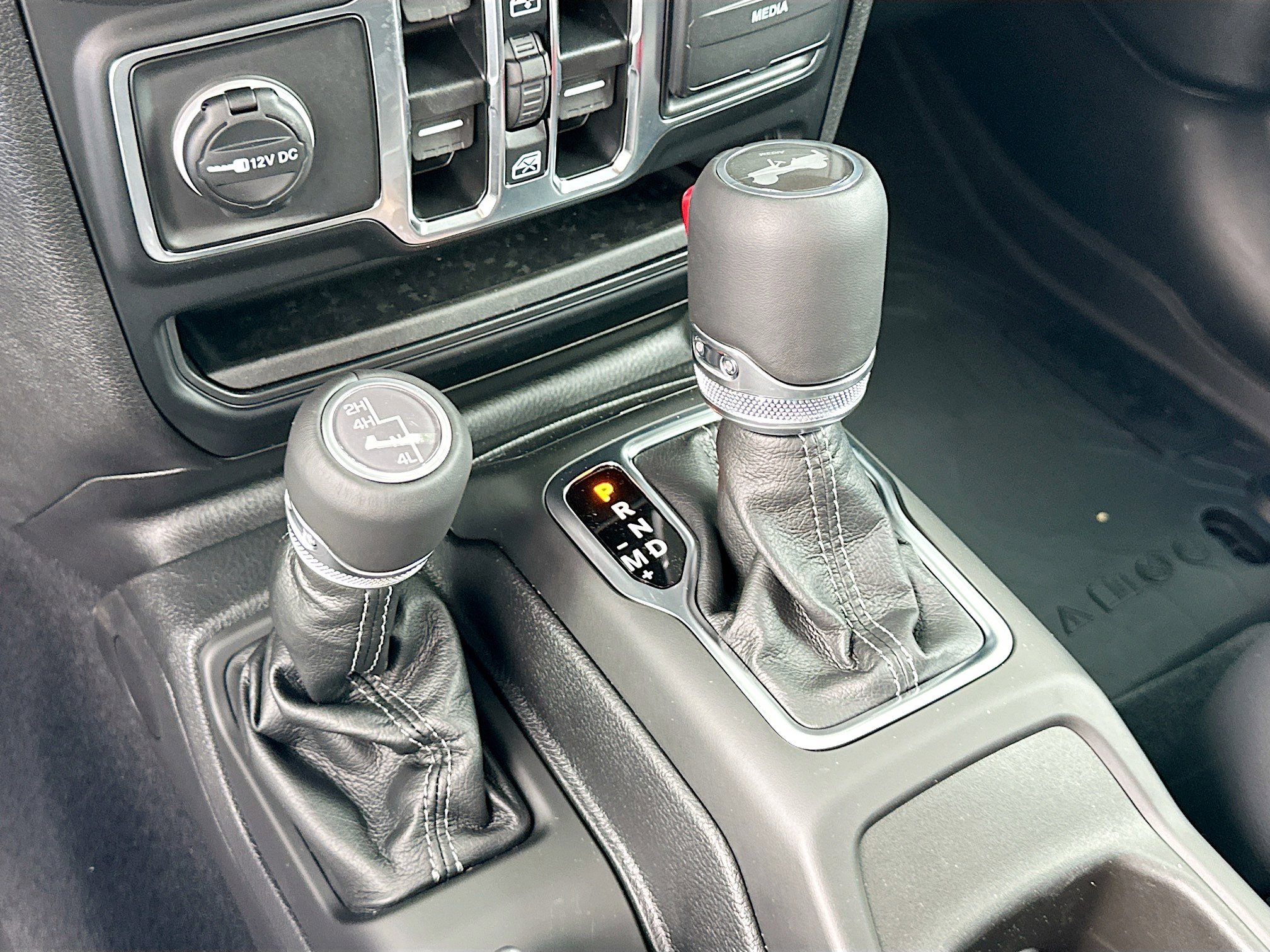 2025 Jeep Wrangler Sahara photo 10