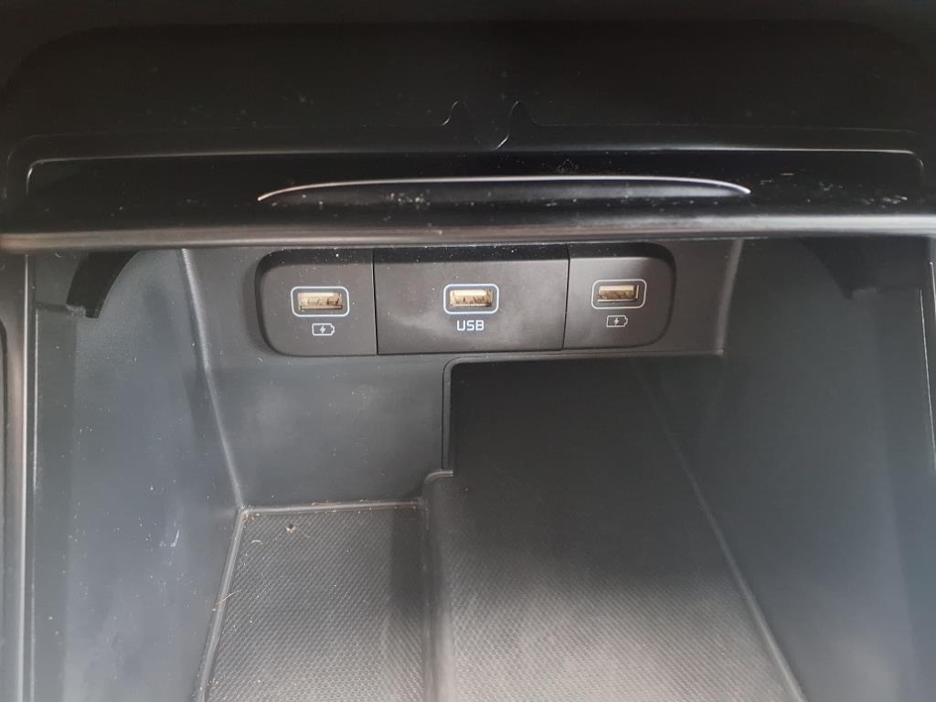2022 Kia Sorento LX photo 25