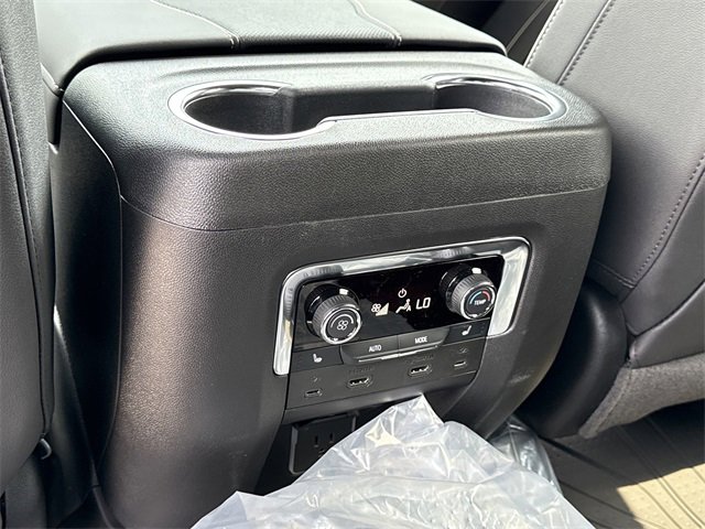 2025 Chevrolet Suburban Premier photo 18