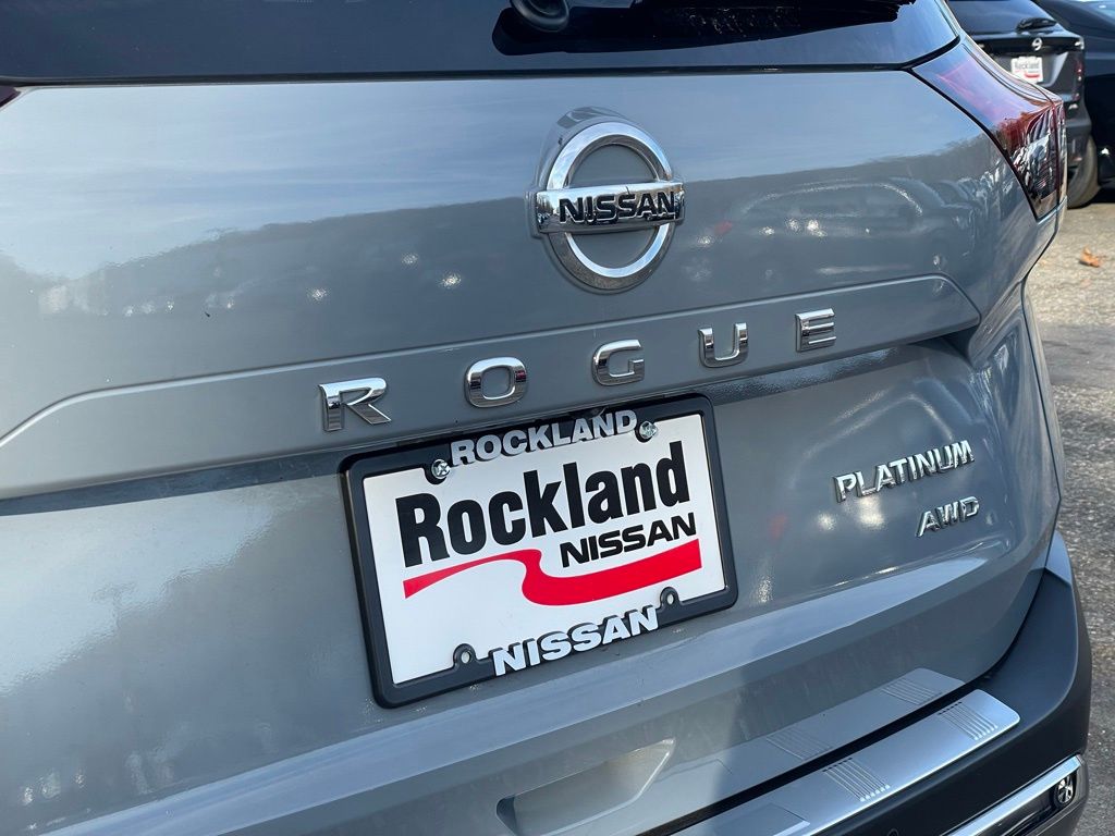 2023 Nissan Rogue Platinum photo 23
