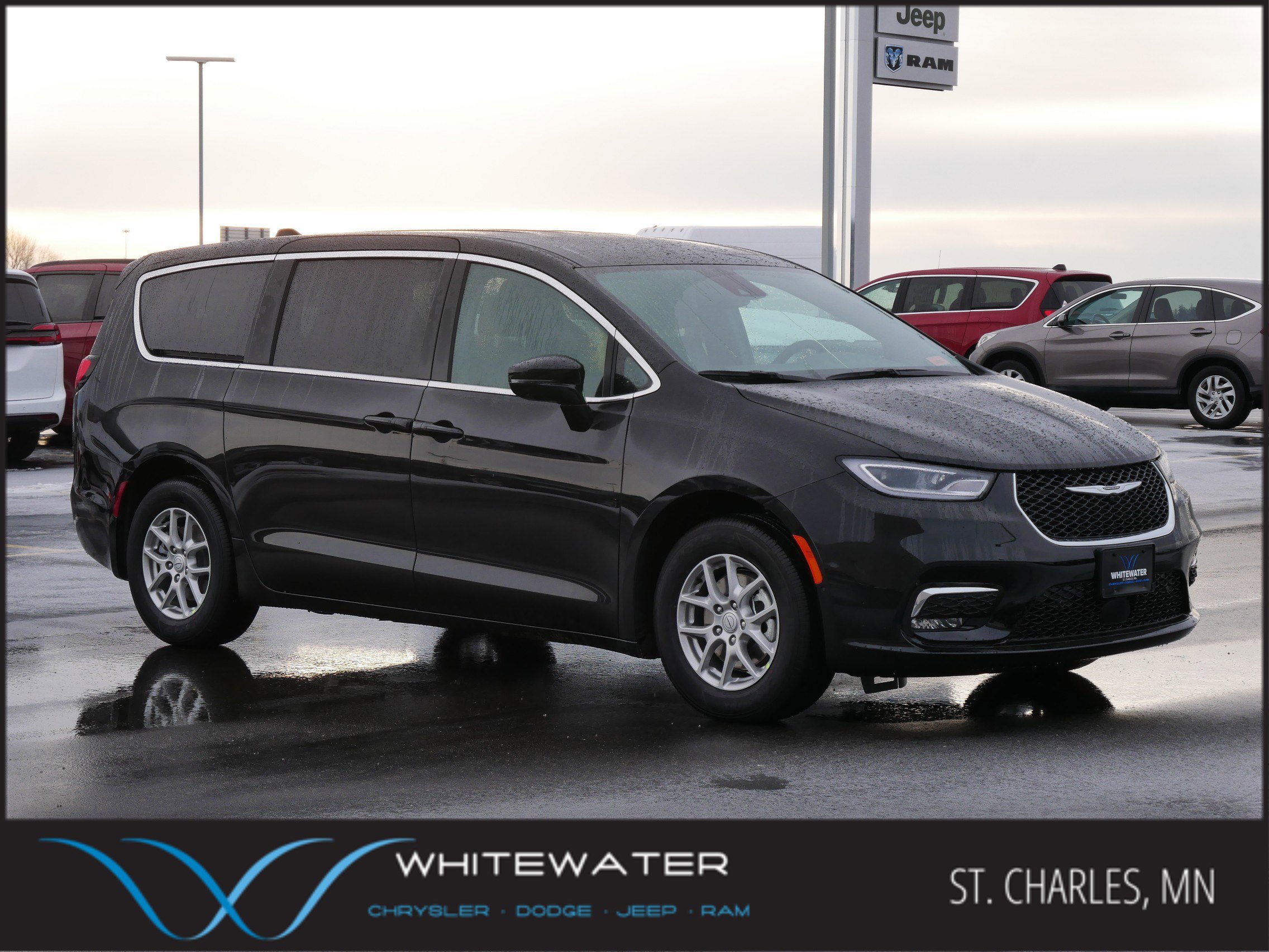 2026 Chrysler Pacifica Select's photo
