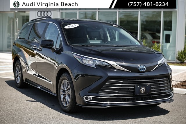 2024 Toyota Sienna XLE photo 2