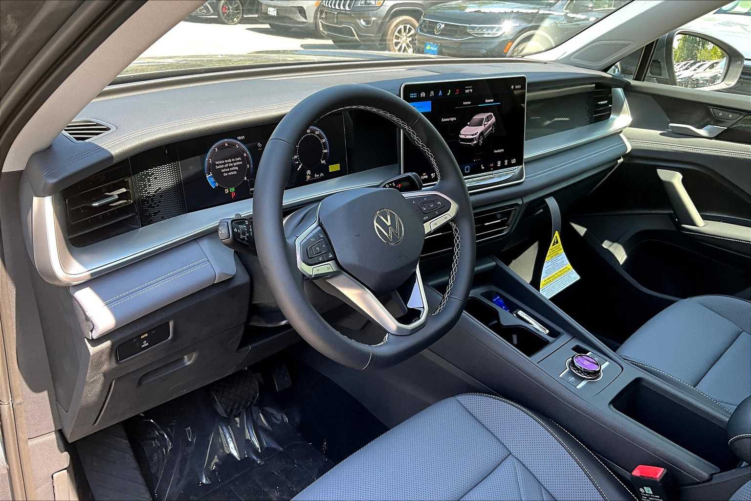 2025 Volkswagen Tiguan SE photo 8